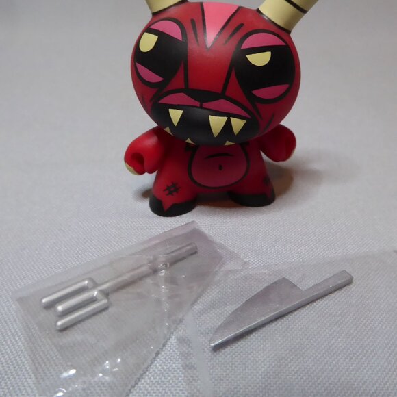 2009 3” KIDROBOT ENDANGERED DUNNY DEMON DEVIL DESIGNER ART URBAN VINYL FIGURE - Picture 3 of 8